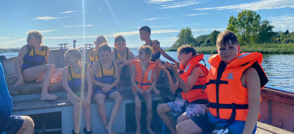 Kinder und Jugendliche der Freiwilligen Feuerwehr Seeburg beim SegelSportClub “Süßer See“